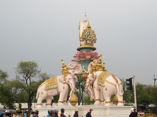 Eléphants à un carrefour