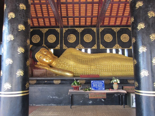 Un bouddha couché