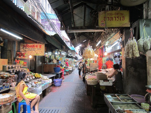 Le Talat Mai, petit marché constitué d'une ruelle couverte