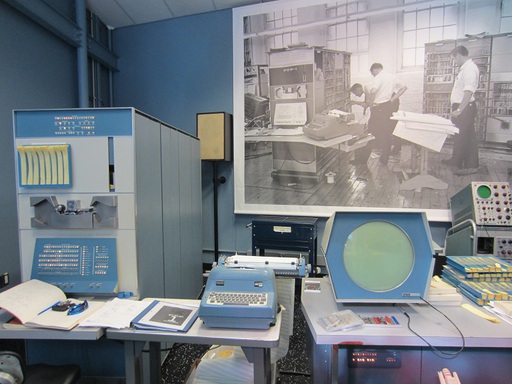 PDP-1, 1960 (avec un jeu que nous avons pu tester!)