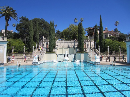 La piscine extérieure (vue d'en bas)