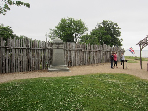 Reconstitution de la palissade du fort