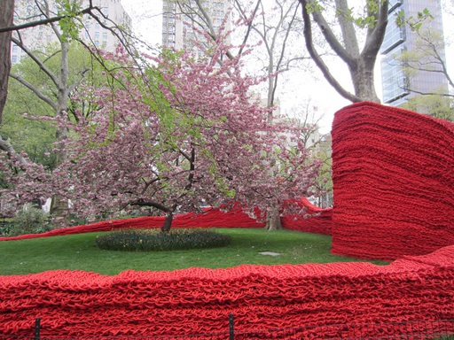 Installation d'art contemporain dans le square de Flatiron