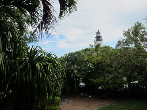 Le phare de l'île, vu depuis la maison