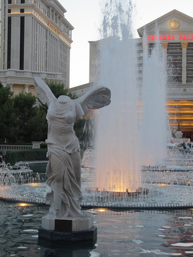 La Victoire de Samothrace, avec de petites ailes