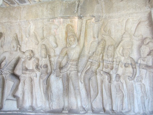 Krishna protégeant sa famille de la chute d'une montagne