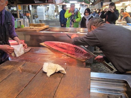 Découpe du thon frais