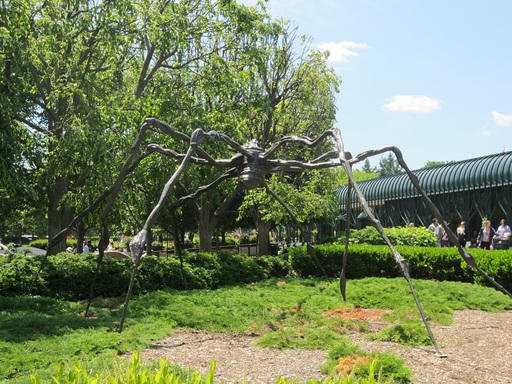 Dans le jardin, une araignée de Louise Bourgeois