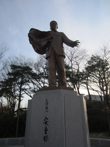 Statue du héros national Ahn Junggeun dans le parc Namsen