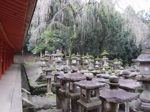 Autres lanternes, en pierre