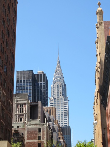 Le Crystler Building un peu plus loin