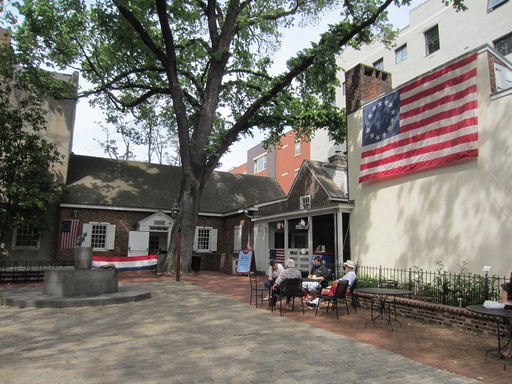 La maison de Betsy Ross, censée avoir cousu le premier drapeau américain