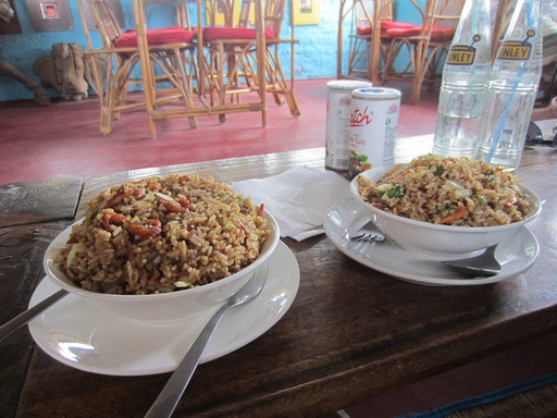 Fry Rice aux calamars et au poulet à Mamallapuram