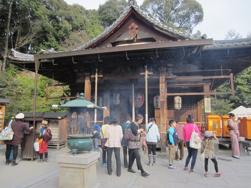 Un petit temple à la sortie