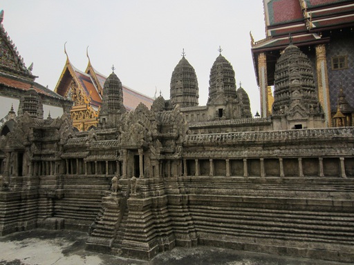Une maquette en pierre du temple d'Angkor