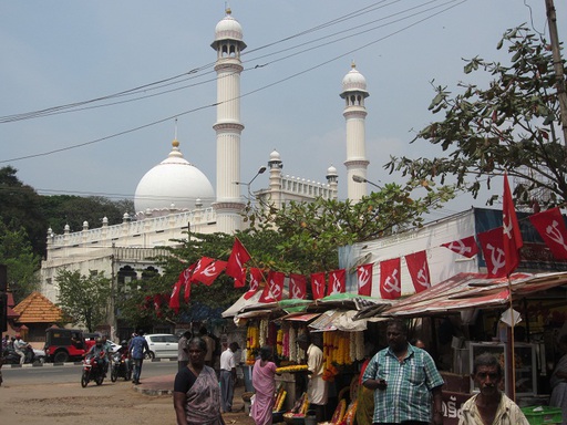 Photo qui résume le Kerala : communisme et religions 