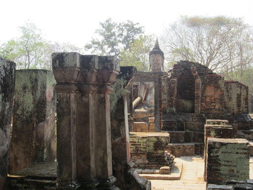 Au milieu des ruines