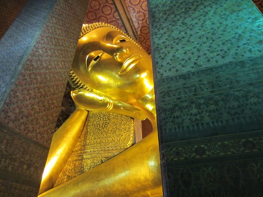 Le visage du Bouddha couché